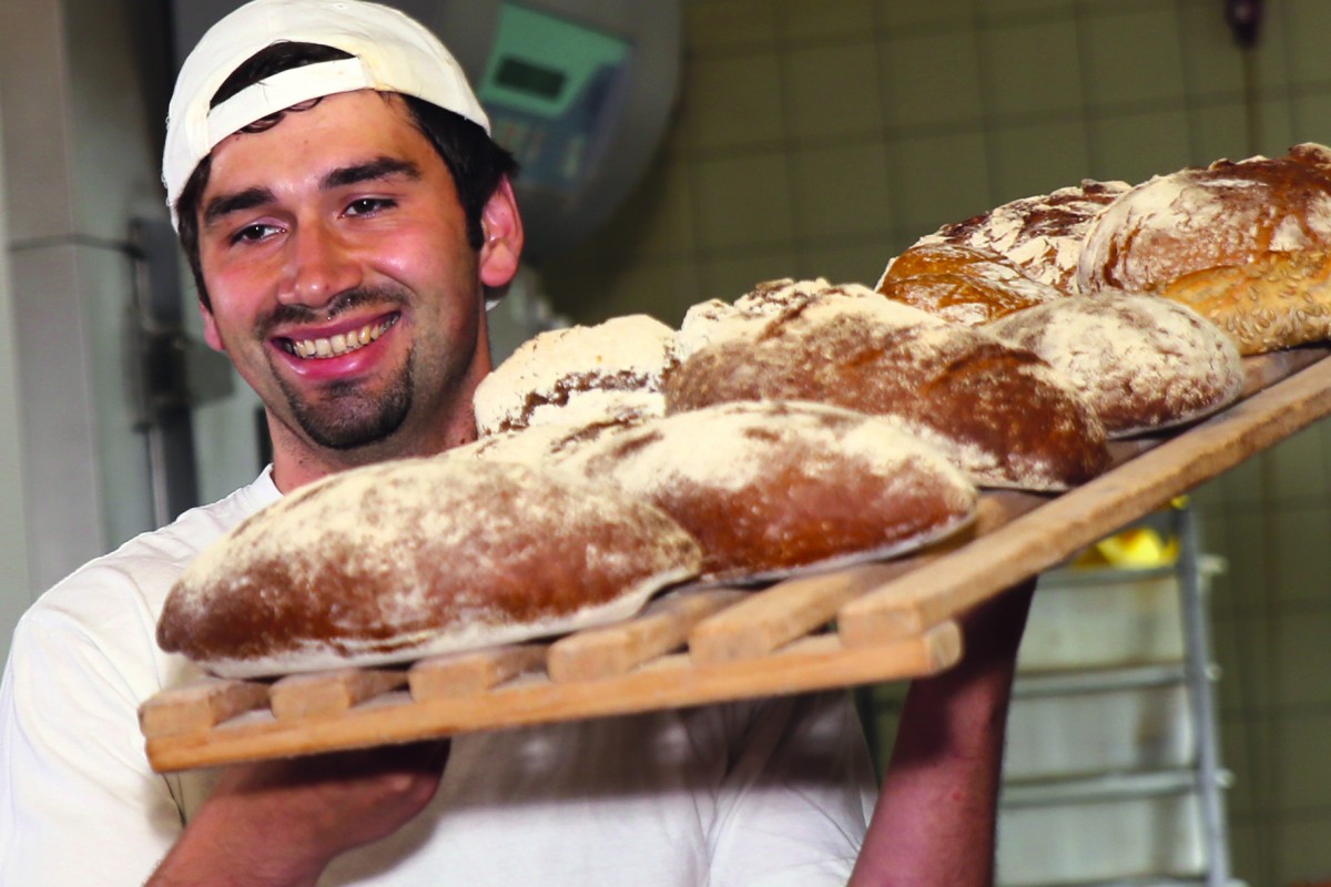 Wolfgang Spickenreither verarbeitet in seiner Bäckerei lokal angebautes Urgetreide (Bild: Markt Tännesberg)